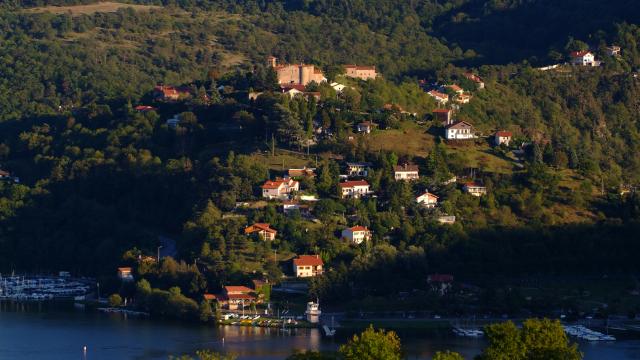 F Chambles Château D Essalois ©adt42 Gil Lebois (22)